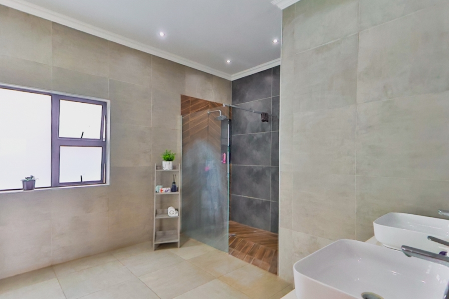 4 Bedroom Property for Sale in The Coves North West